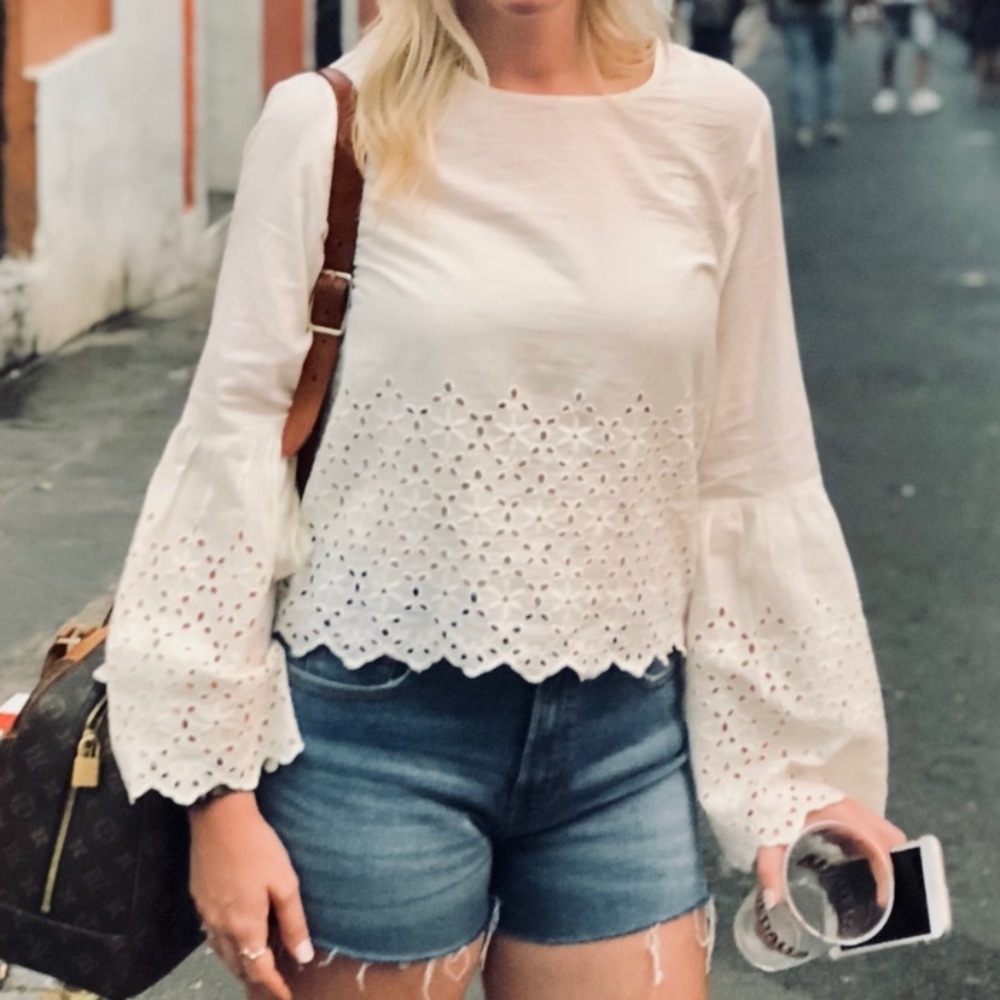 Elegant Eyelet belle sleeve top